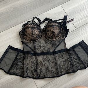 Victoria’s Secret corset/lingerie (34C)